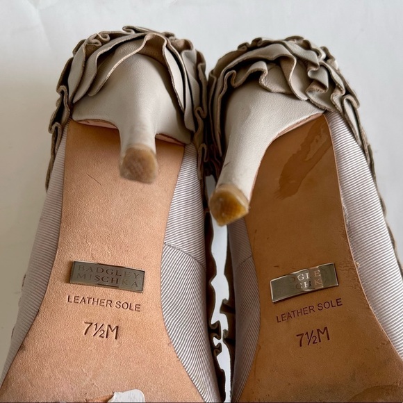Badgley Mischka Shoes Tai High Heels Pump Leather Ruffle Ice Gray Stilettos 7.5 - Picture 12 of 12